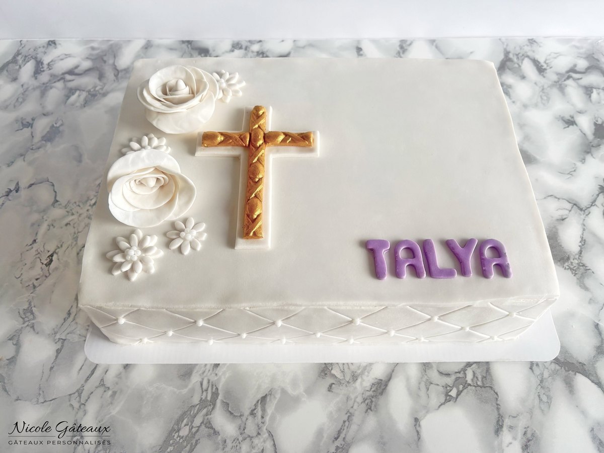 Gâteau de communion blanc avec croix dorée, pour Talya